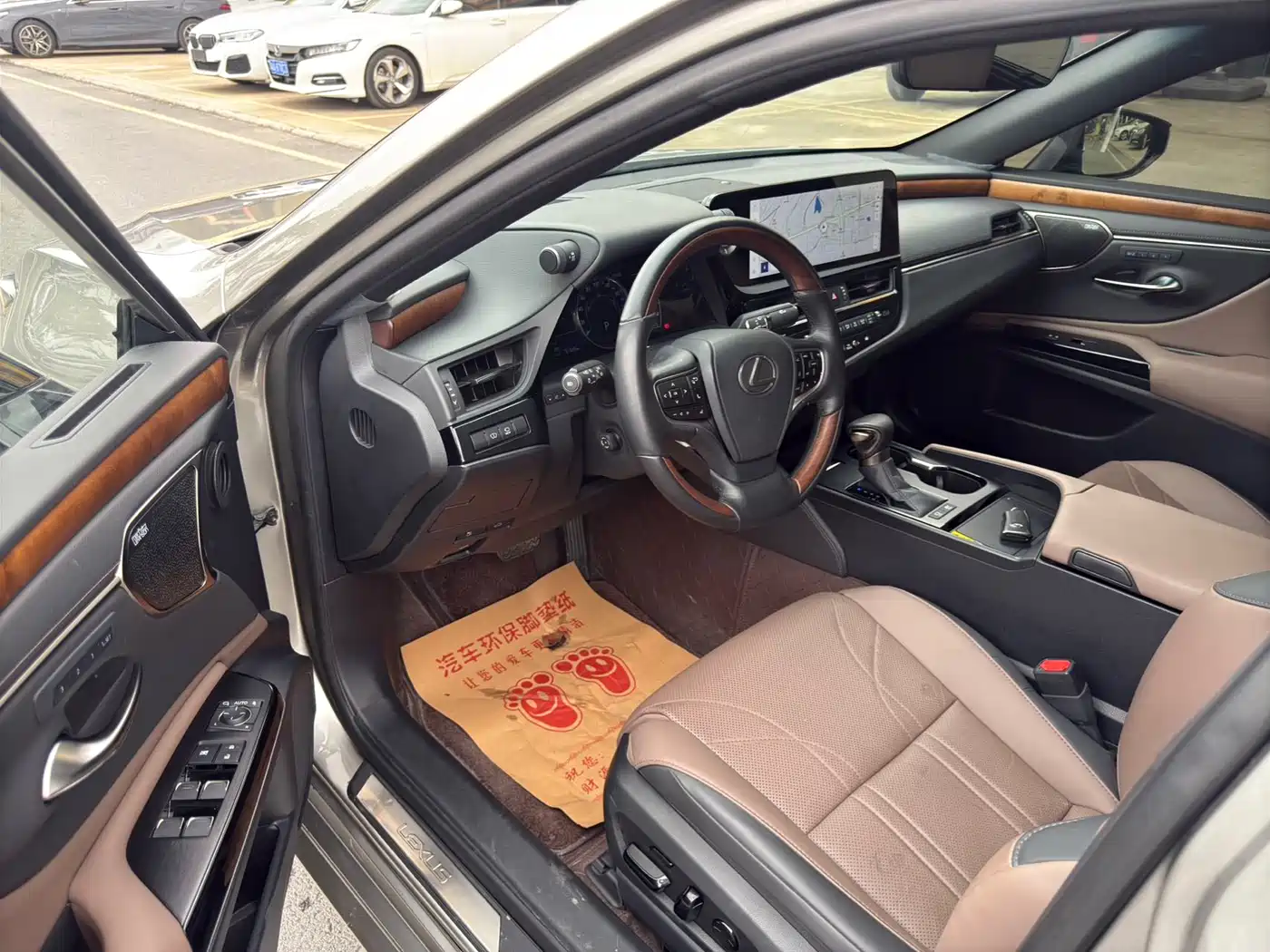 Lexus ES 2022 300h Ultimate Edition фото 4