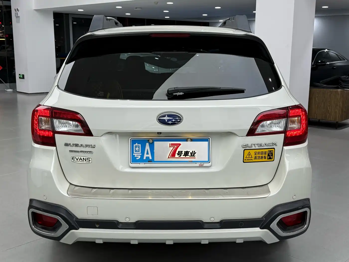 Subaru Outback 2015 2.5i Luxury Navigation Edition фото 12