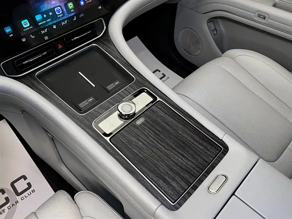 AITO Wenjie AITO M9 2025 Extended Range Max 52kWh 6-Seater фото 8