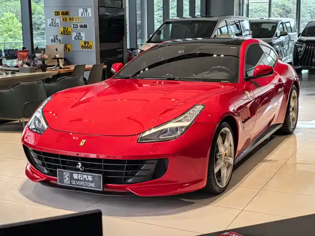 FERRARI GTC4LUSSO