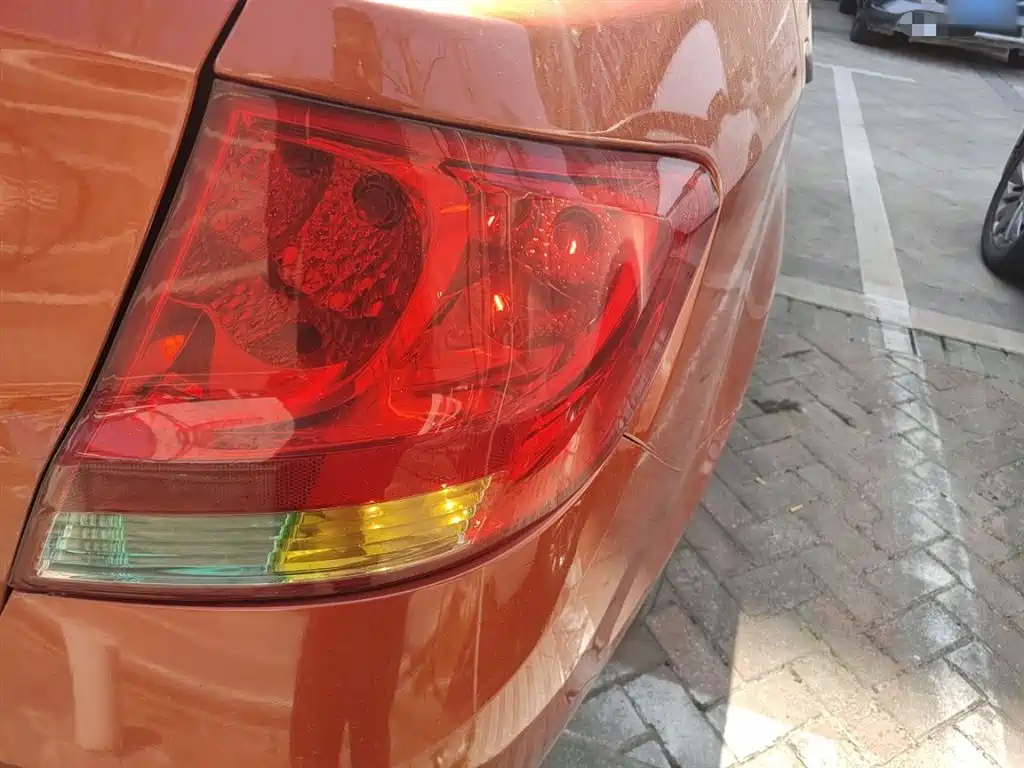 Chevrolet Sail 2013 Sedan 1.2L Manual Fashion Happiness Edition фото 8