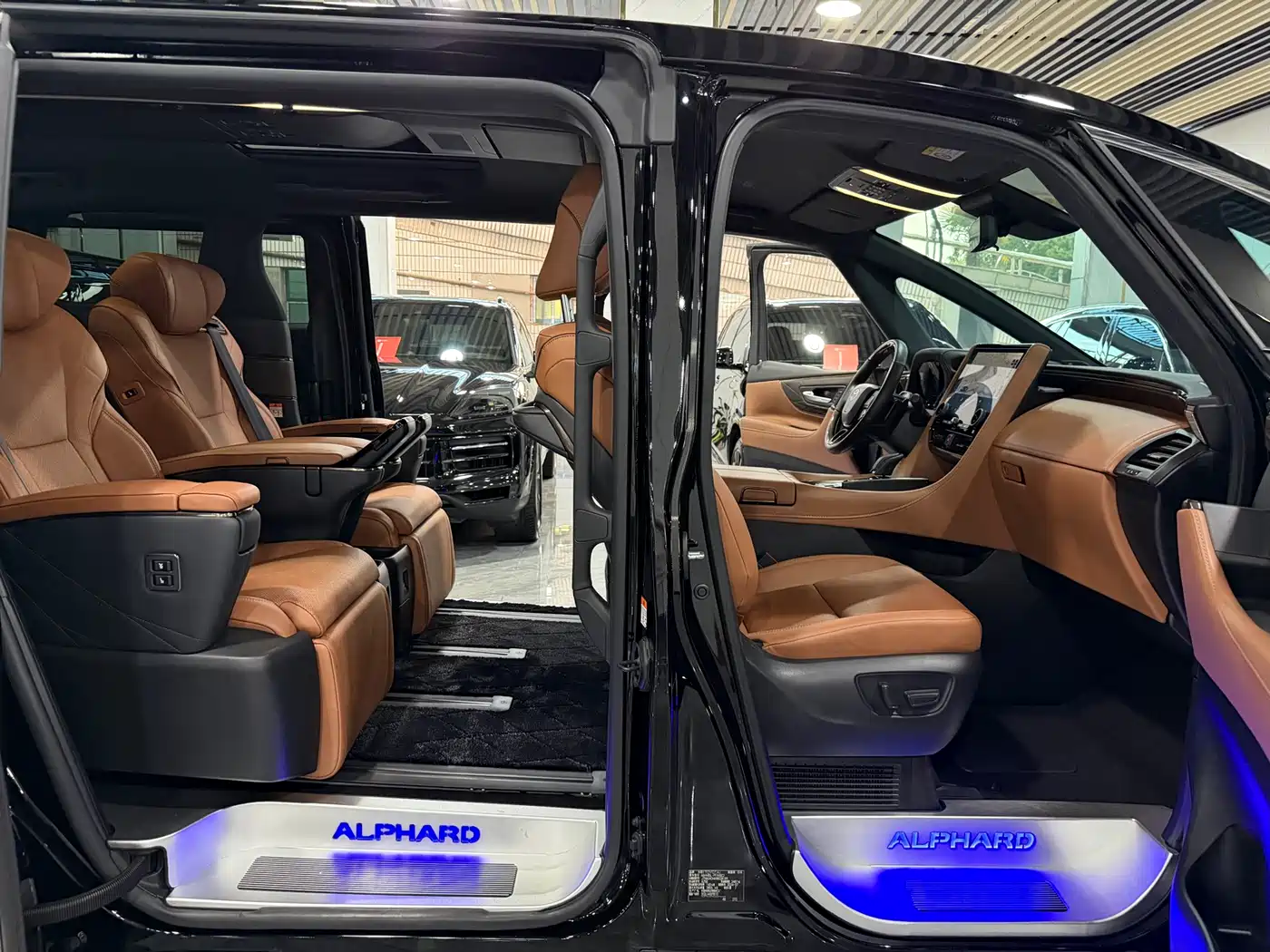 Toyota Alphard 2024 Hybrid 2.5L Ultimate Enjoyment Edition фото 12