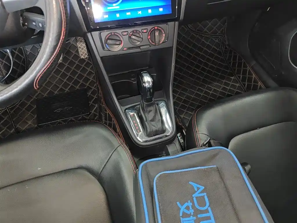Volkswagen Jetta 2015 1.6L Auto Trend фото 14