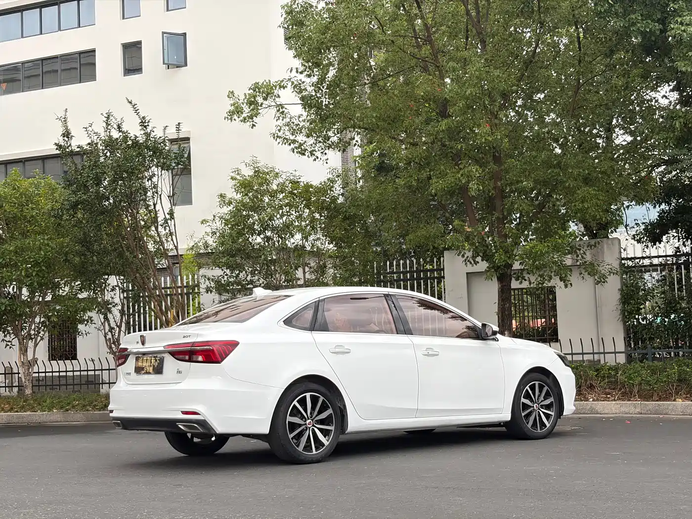 Roewe i6 2018 2017 20T Auto Internet Smart Premium Edition
