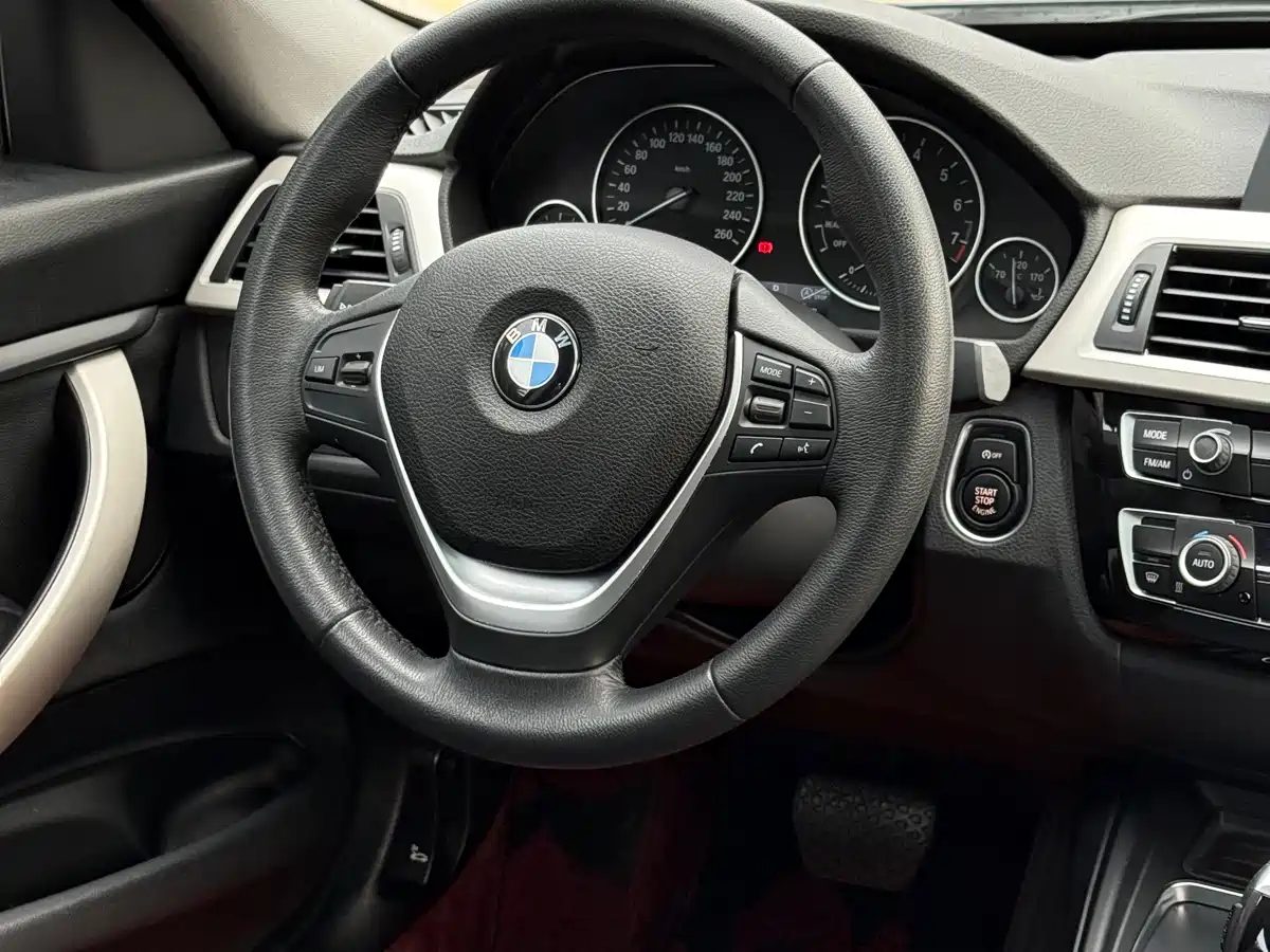 BMW 3 Series GT 2017 320i Fashion фото 24