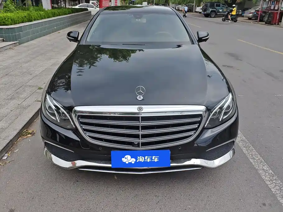 صورة 2 - Mercedes-Benz E-Class