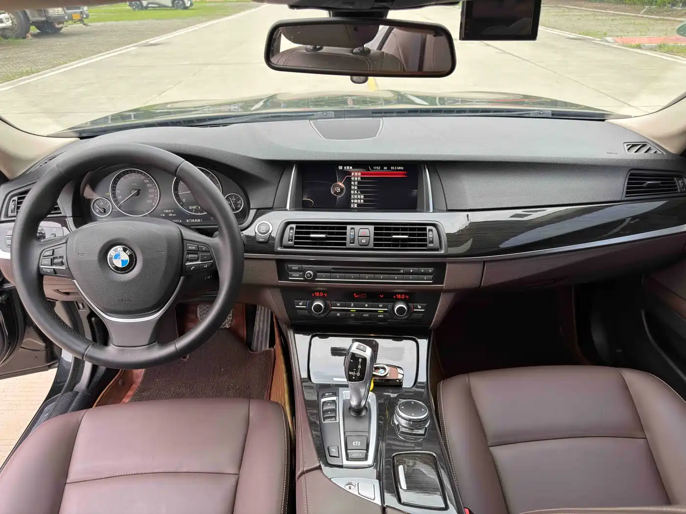 BMW 5 Series 2014 525Li Luxury Design Package фото 8