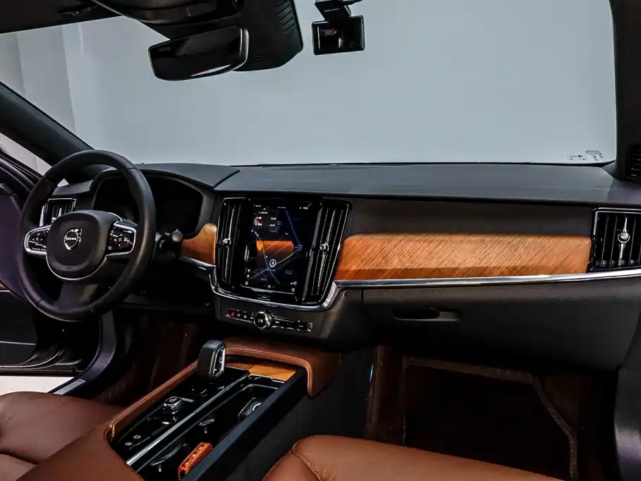 Volvo S90 2025 2024 B5 Momentum Luxury Edition