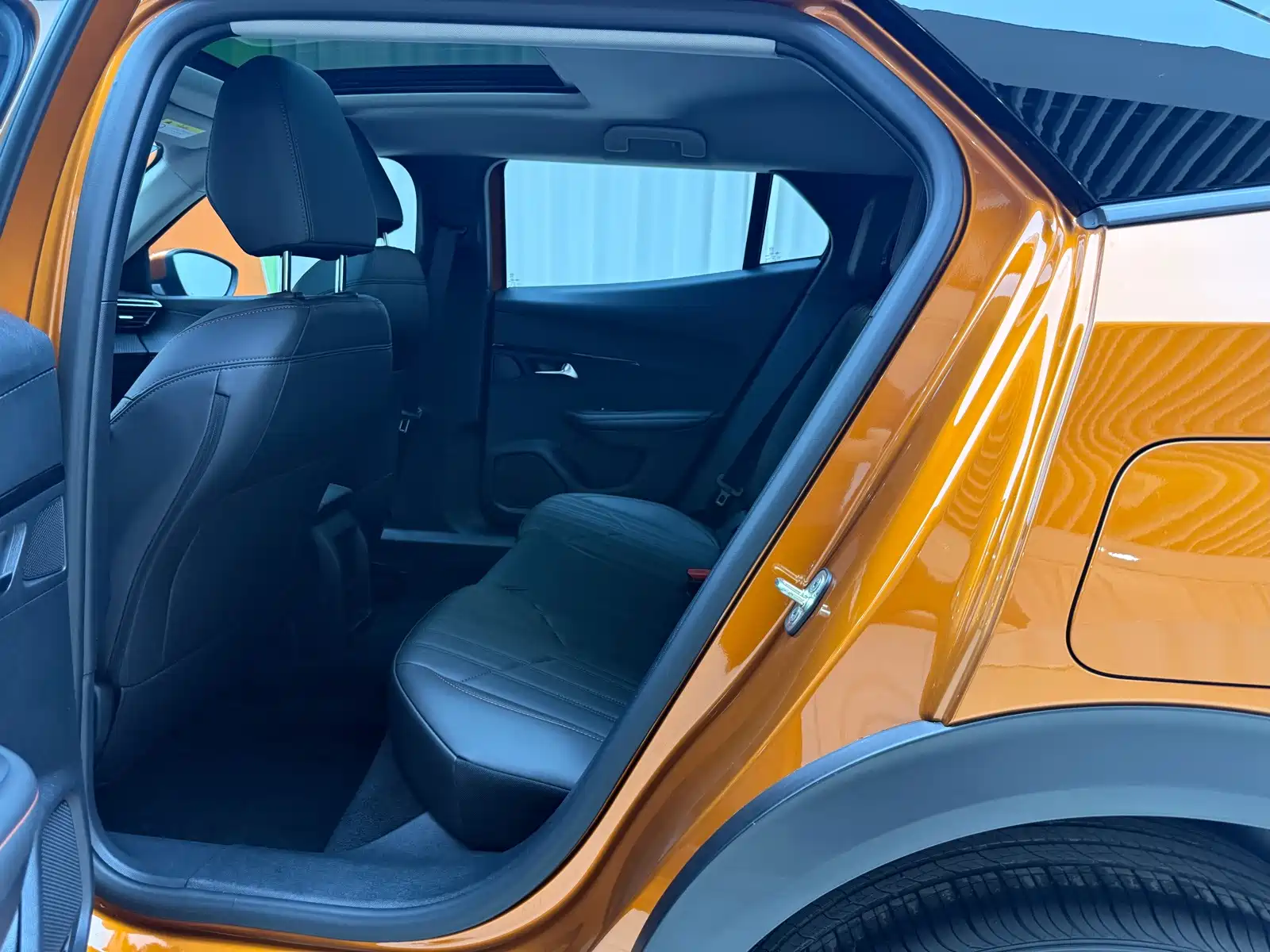 Photo 8 - Peugeot 2008