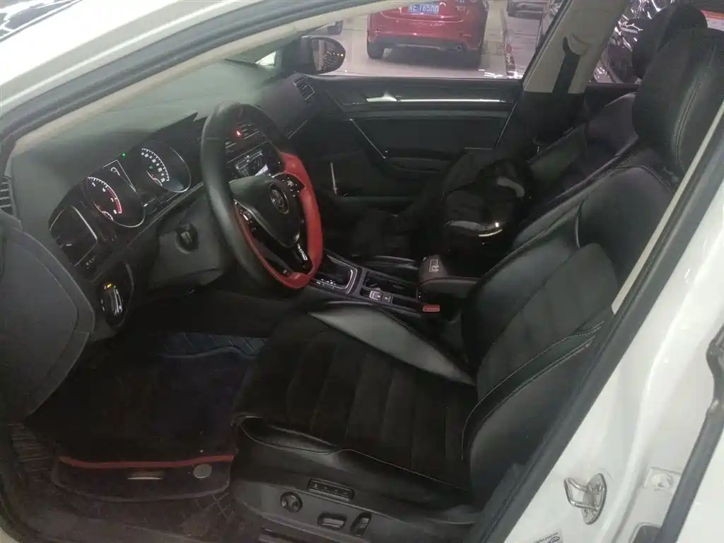Volkswagen Golf 2018 230TSI Automatic Luxury фото 11