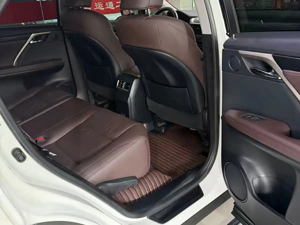 Фото 7 - Lexus RX
