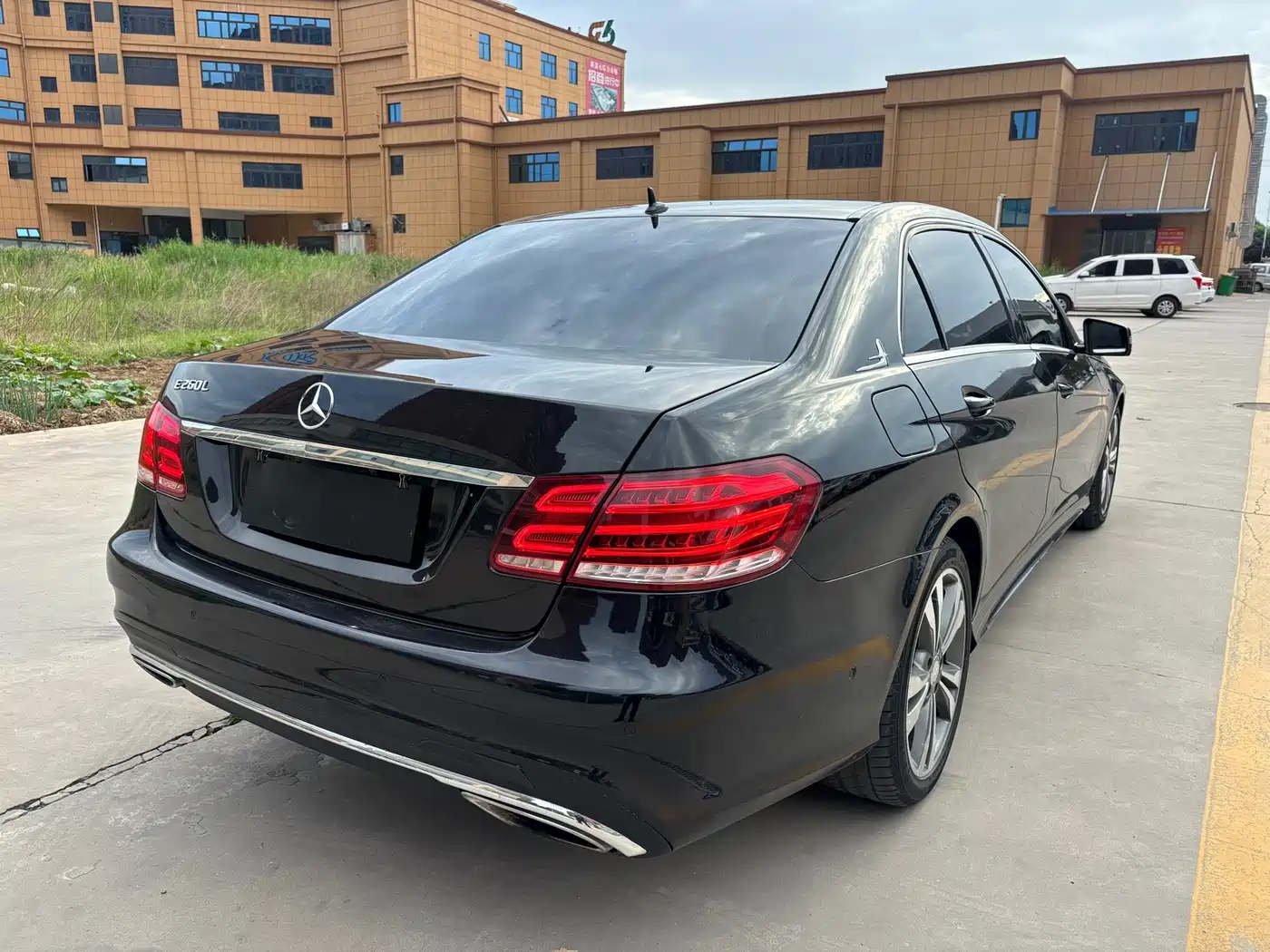 Mercedes-Benz E-Class 2014 Facelift E 260 L Sport фото 13