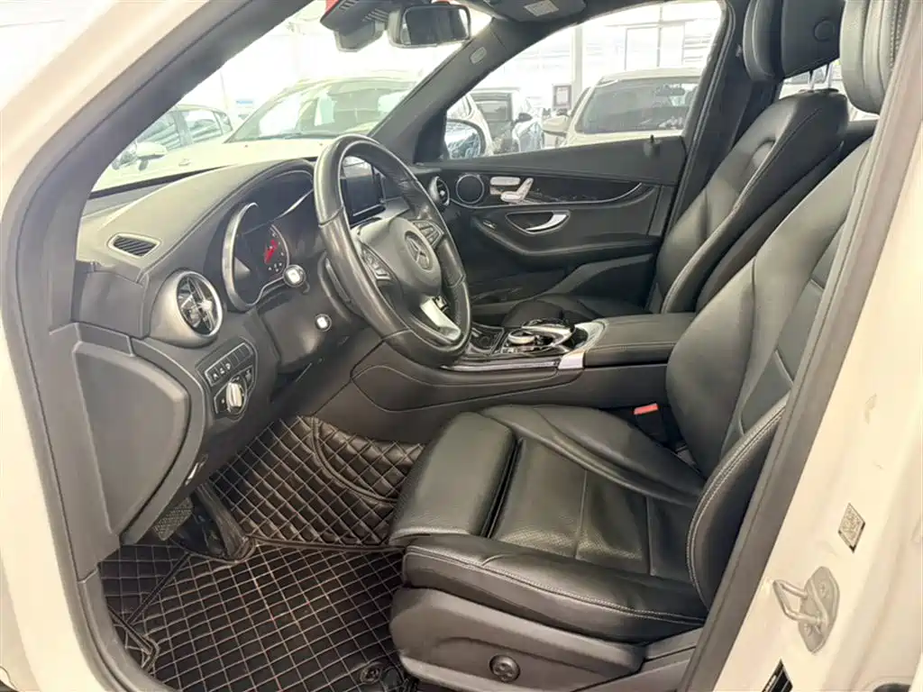 Mercedes-Benz GLC 2018 Facelift GLC 260 4MATIC Luxury фото 13