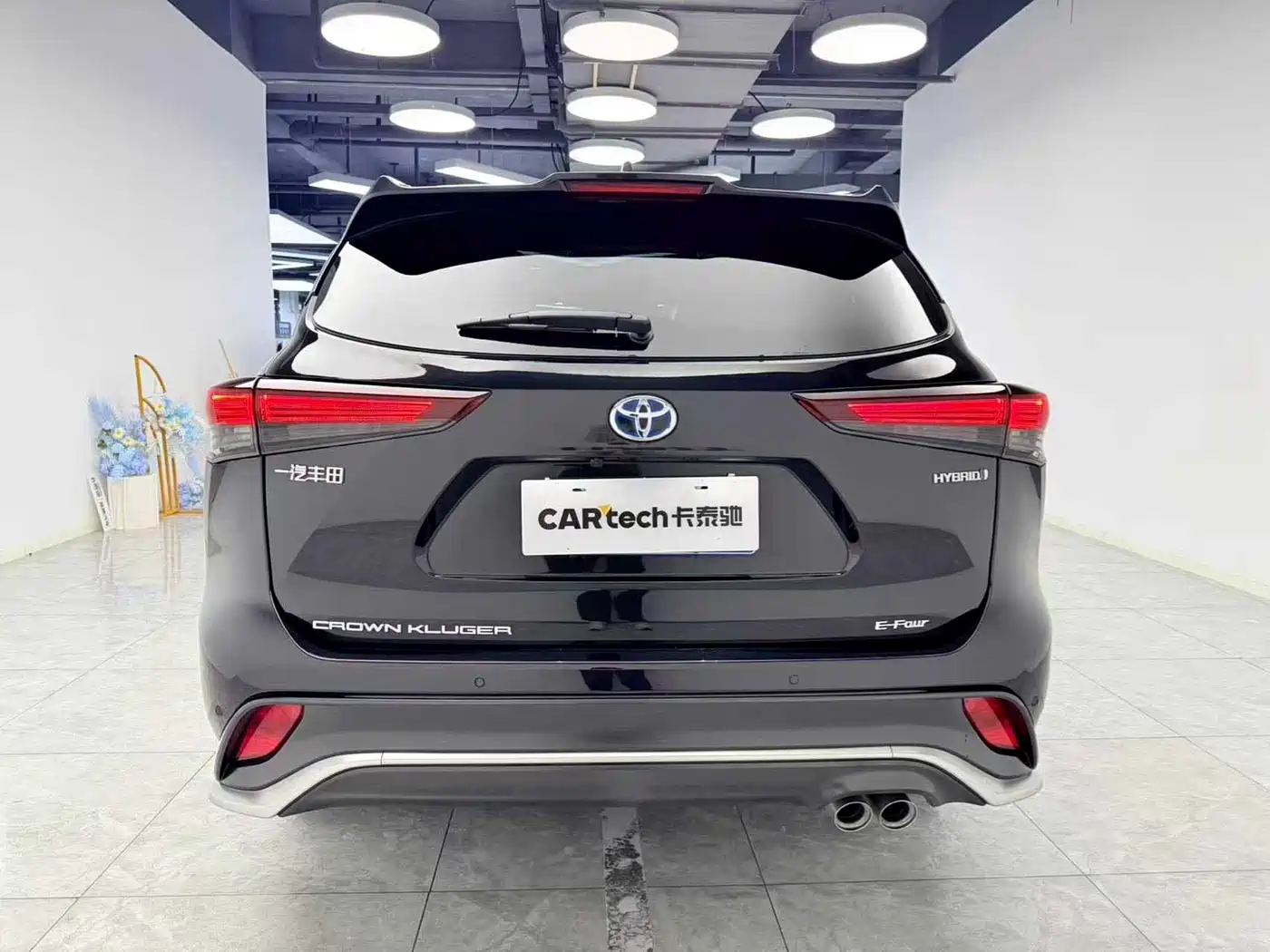 Toyota Crown Kluger 2023 2.5L HEV AWD Premium Edition фото 5
