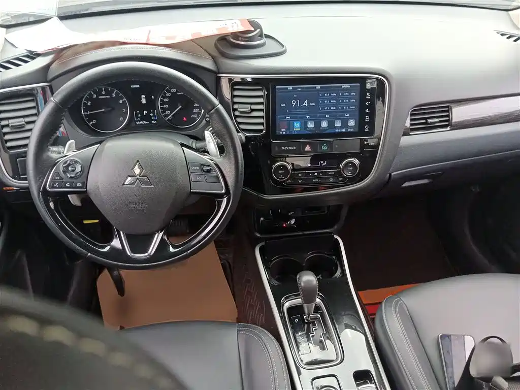 MITSUBISHI OUTLANDER