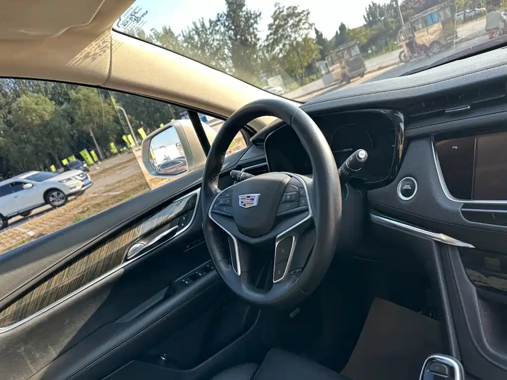 Cadillac XT5 2017 2016 28T AWD Luxury Model