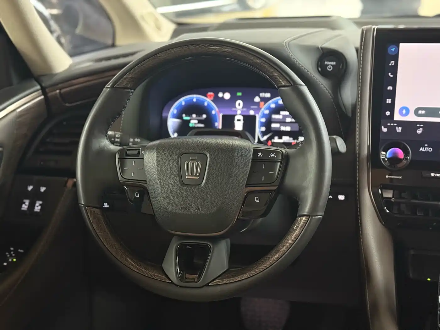 Toyota Vellfire 2024 Crown Hybrid 2.5L Executive Premium Edition фото 15