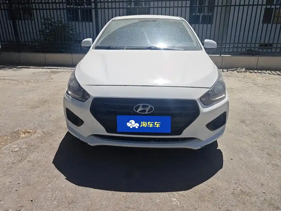 Hyundai Verna 2020 1.4L Manual GL Renewal Edition фото 2