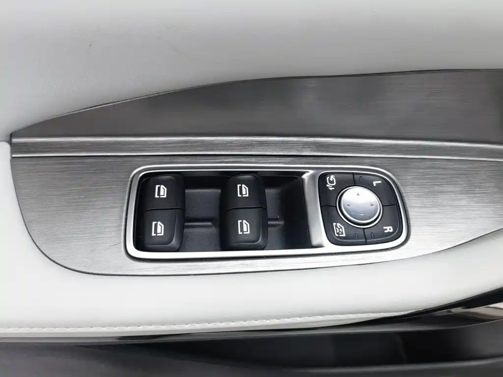 SAIC Maxus Maxus G70 2024 2024 Model 2.0T Automatic Flagship 7-Seater