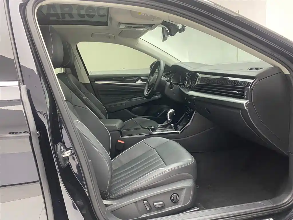 Volkswagen Passat 2022 330TSI Elite Edition фото 18
