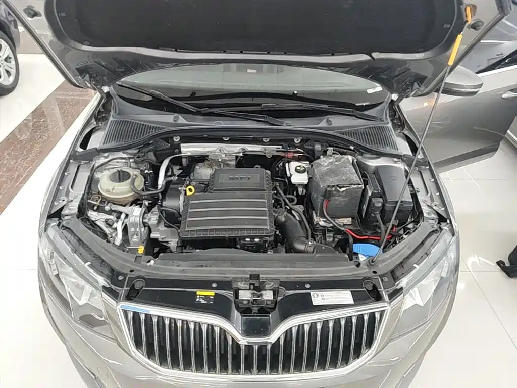 Škoda Octavia 2017 1.6L Automatic Smart Edition фото 20