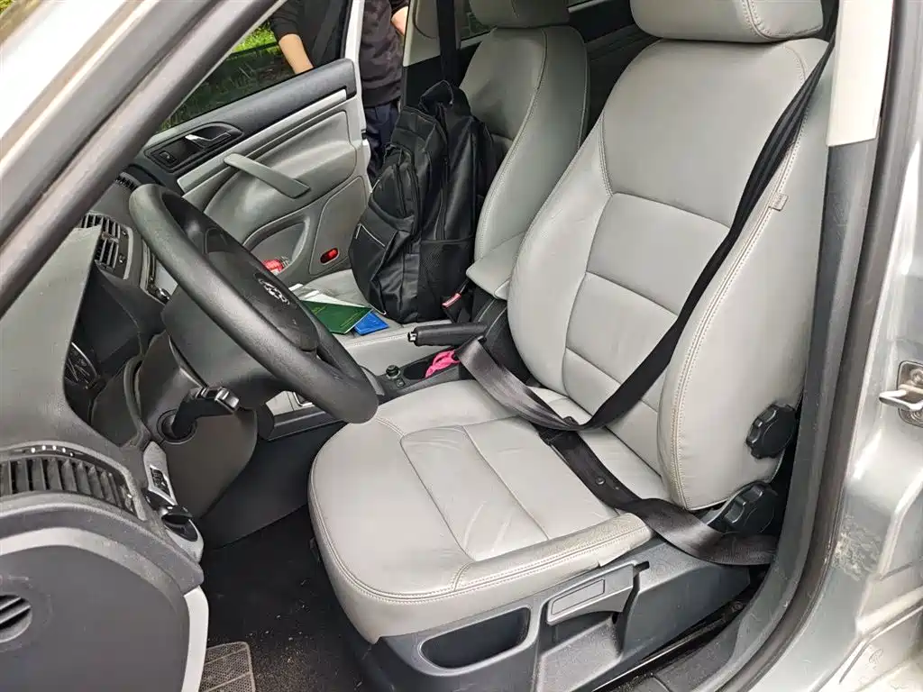 Škoda Octavia 2014 1.6L Auto Yijun Edition фото 8
