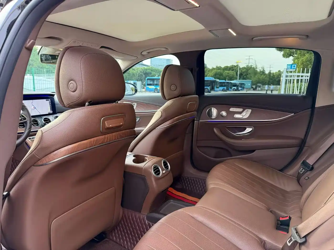 Mercedes-Benz E-Class 2020 E 300 L Luxury Model фото 6