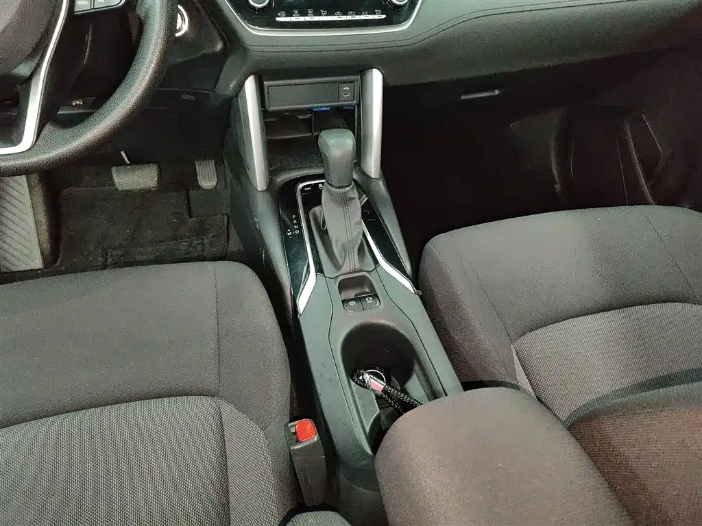 Toyota Frontlander 2023 2.0L CVT Leading Edition фото 10