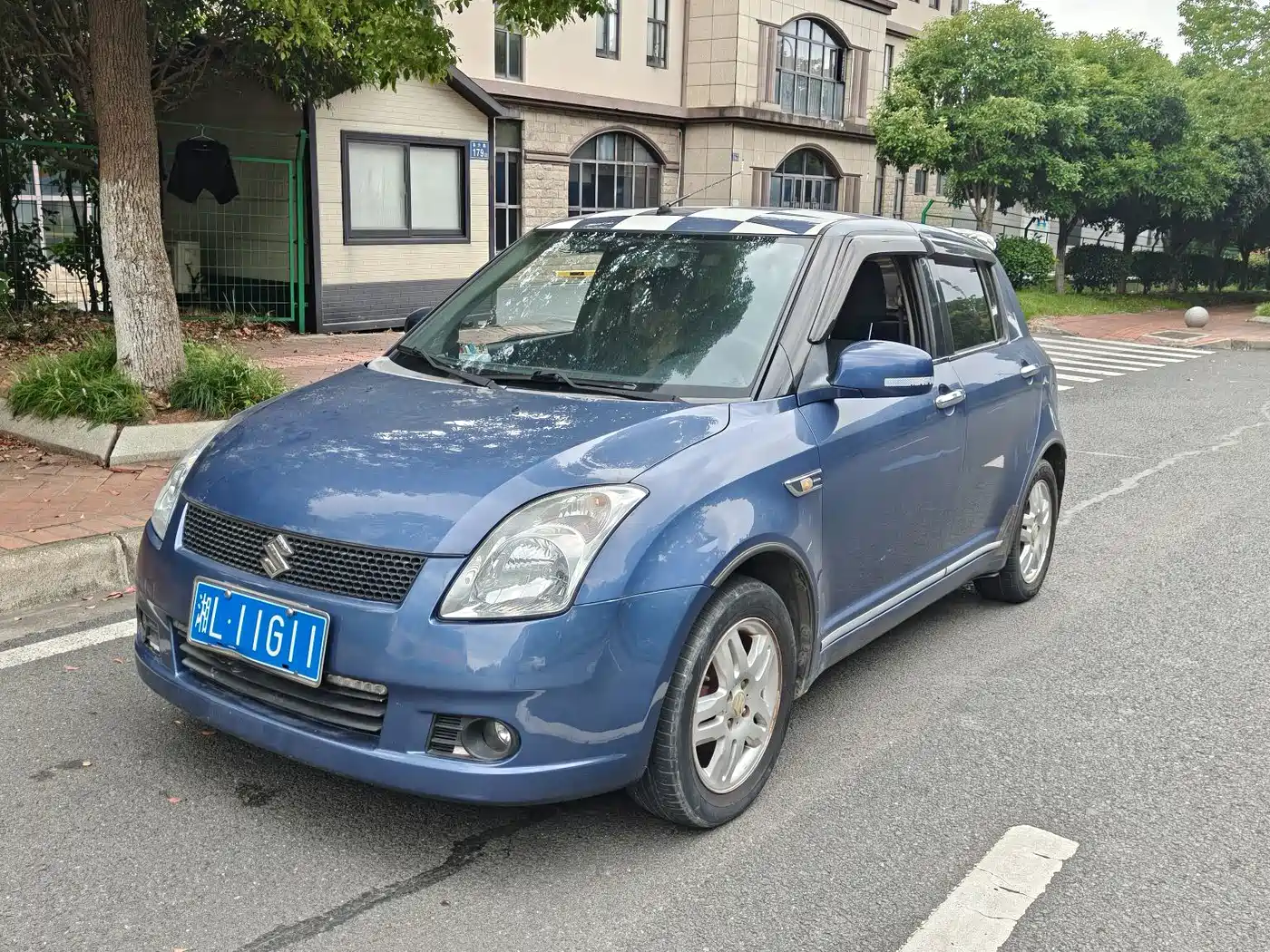 Фото 1 - Suzuki Swift