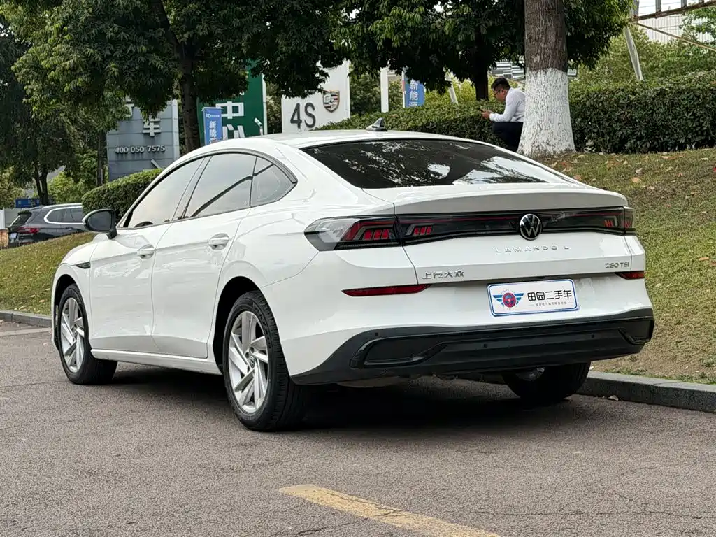 VOLKSWAGEN LINGDU