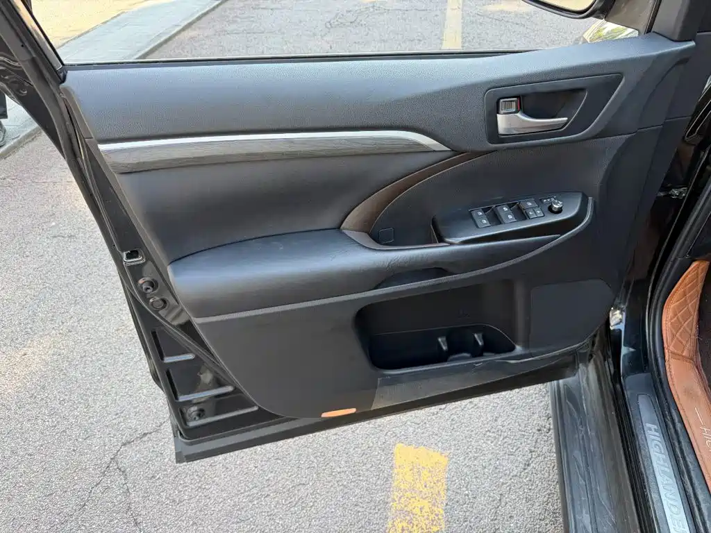 Фото 6 - Toyota Highlander