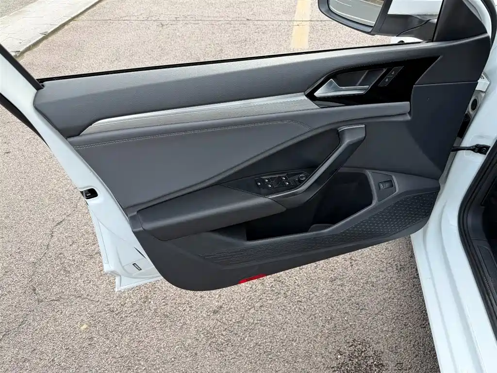 Volkswagen Sagitar 2022 280TSI DSG Surpassing Edition фото 6