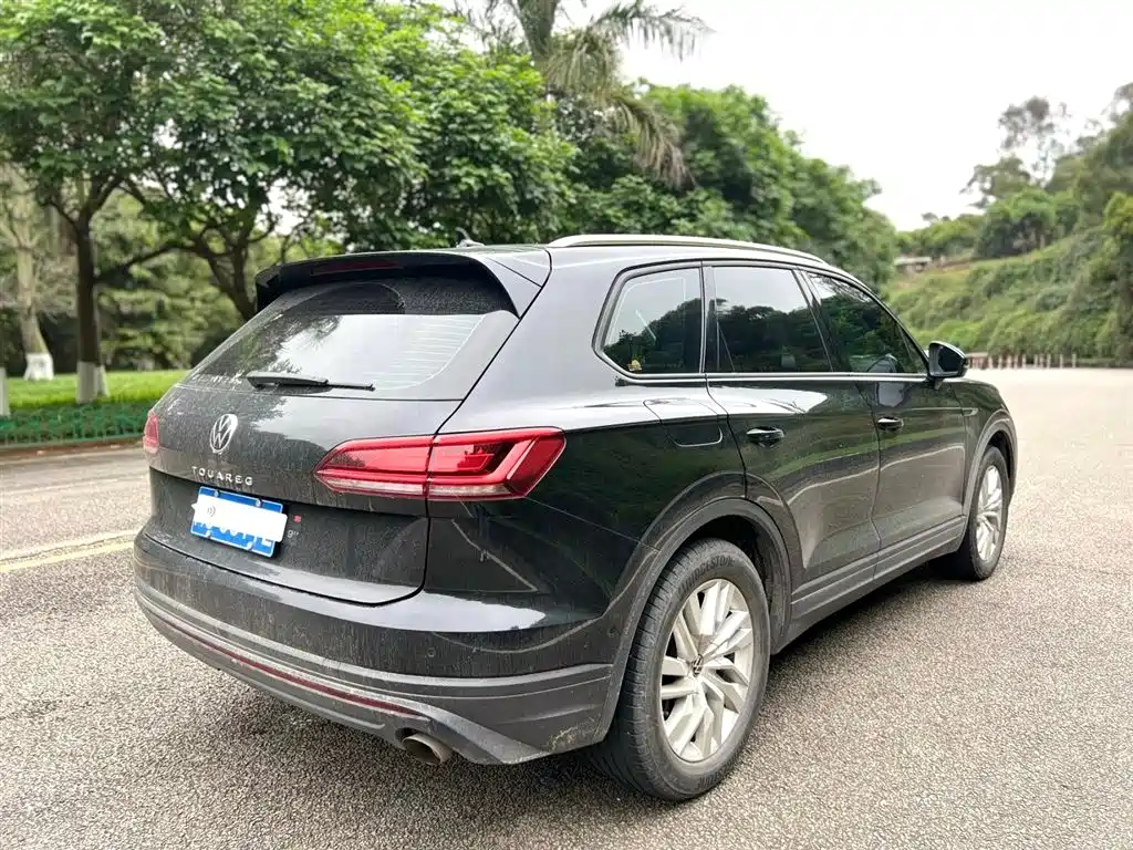 VOLKSWAGEN TOUAREG
