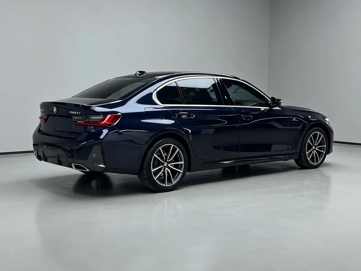 Photo 8 - BMW 3 Series