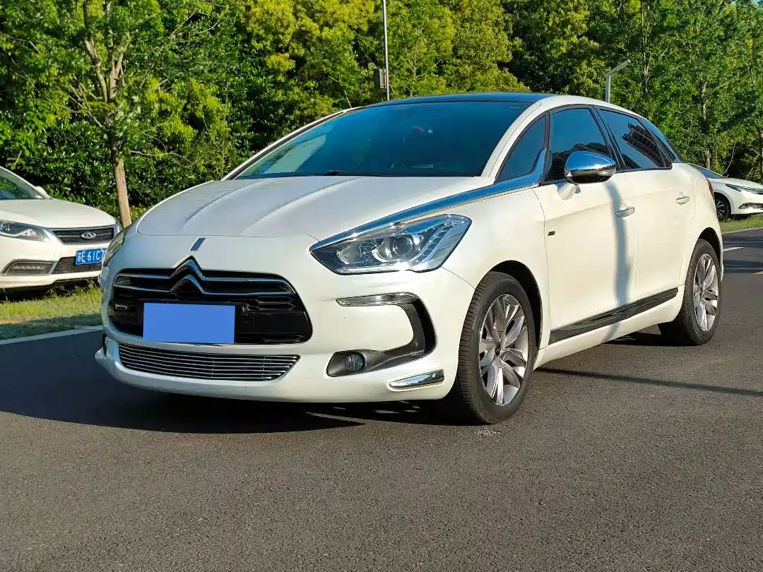 DS 5 2014 1.6T Luxury THP160