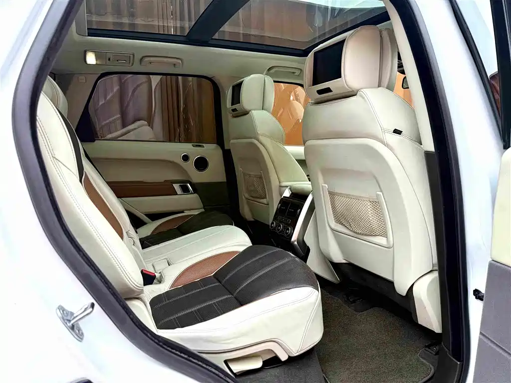 Photo 8 - Land Rover Range Rover Sport
