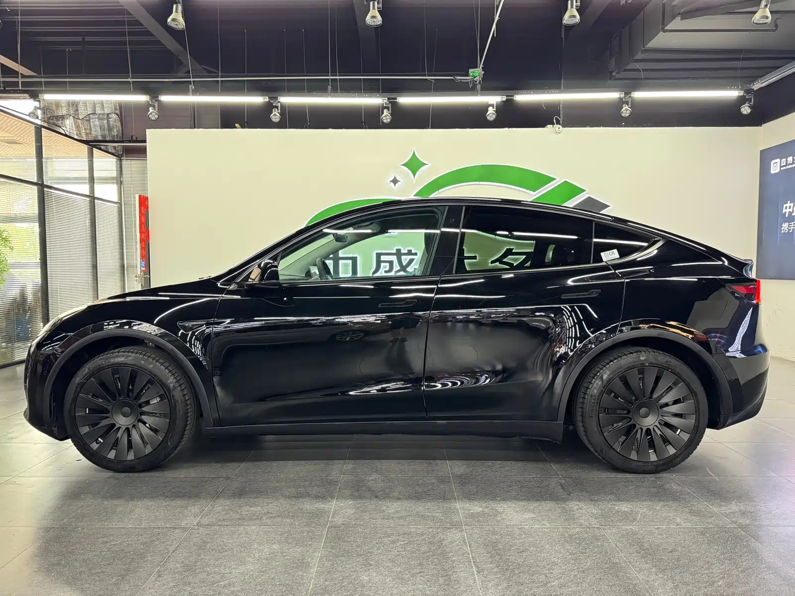 Фото 3 - Tesla Model Y