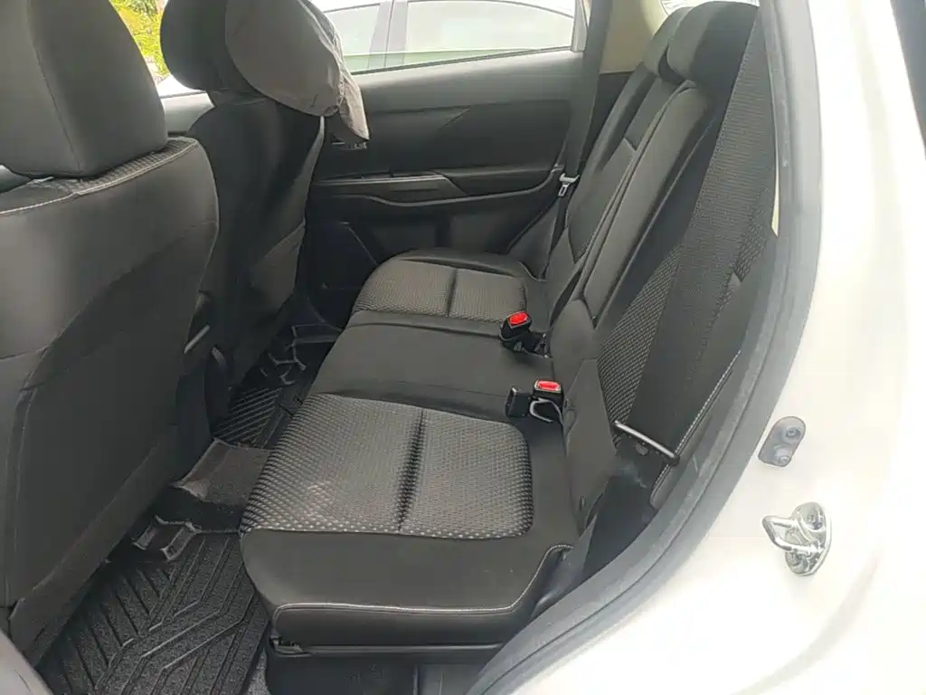 Mitsubishi Outlander 2023 2021 Facelift 2.0L 2WD Comfort Edition 5-Seater