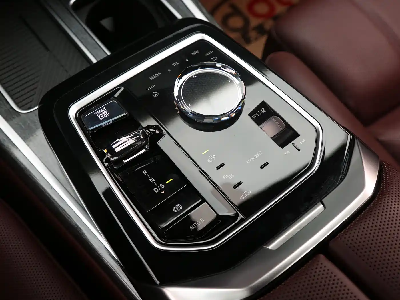 BMW 7 Series 2023 740Li Exclusive M Sport Package фото 18