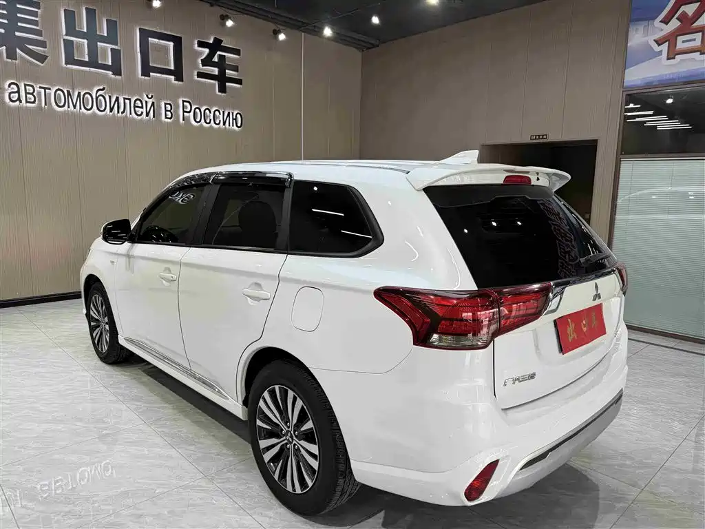 MITSUBISHI OUTLANDER