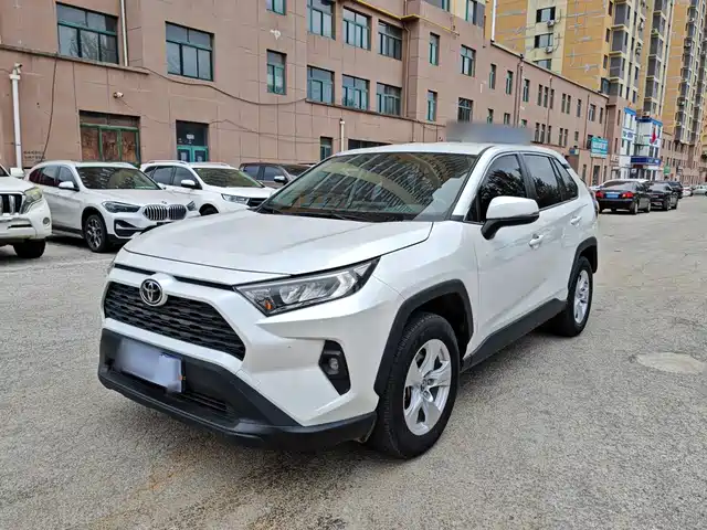 Toyota RAV4 2.0L CVT, моноприводный, Urban