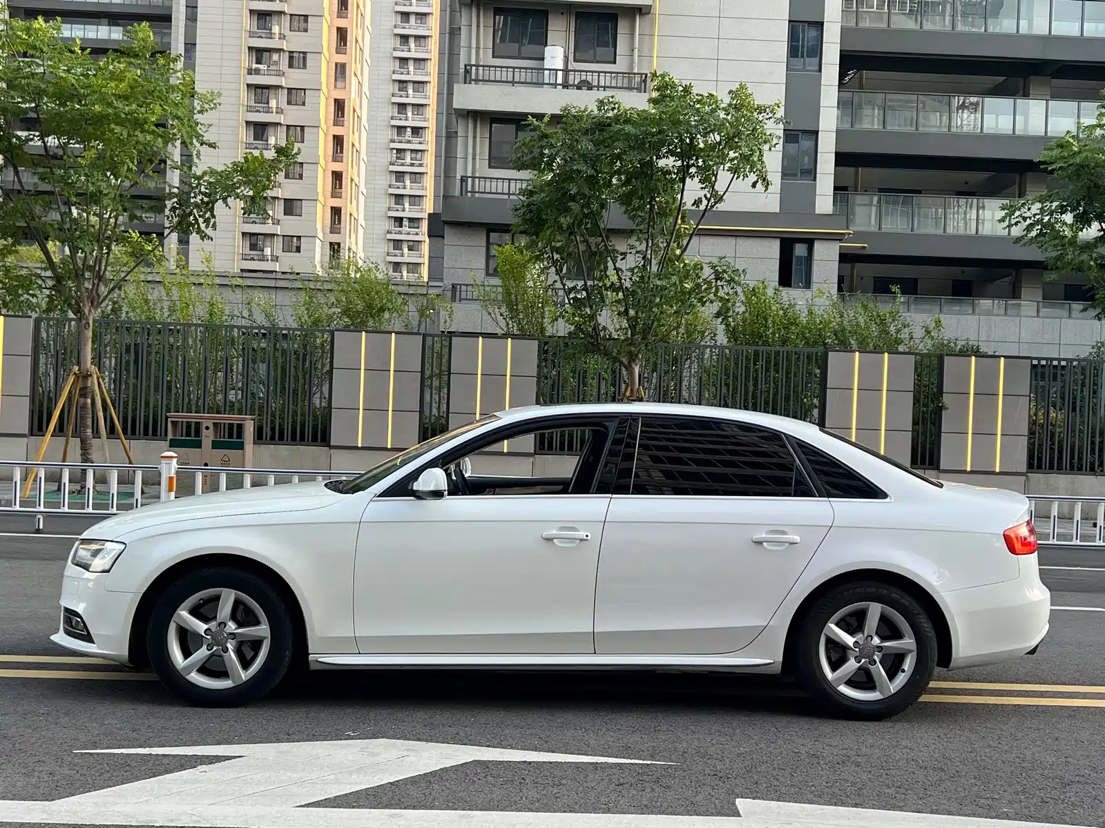 Фото 4 - Audi A4L