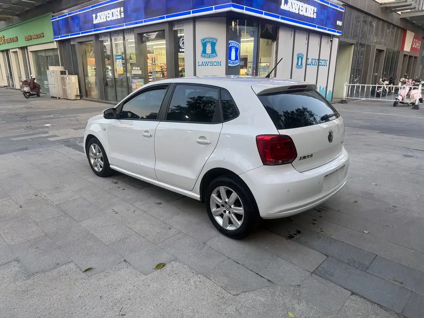 Volkswagen Polo 2013 1.4L Automatic Comfort Edition фото 5