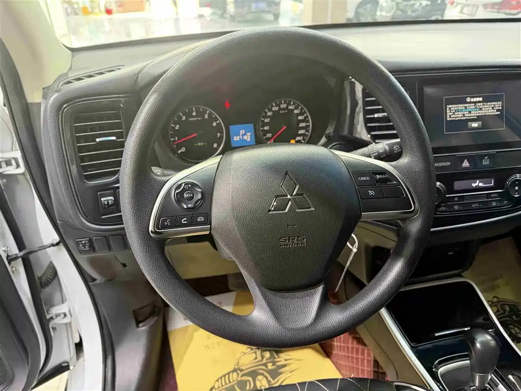 MITSUBISHI OUTLANDER