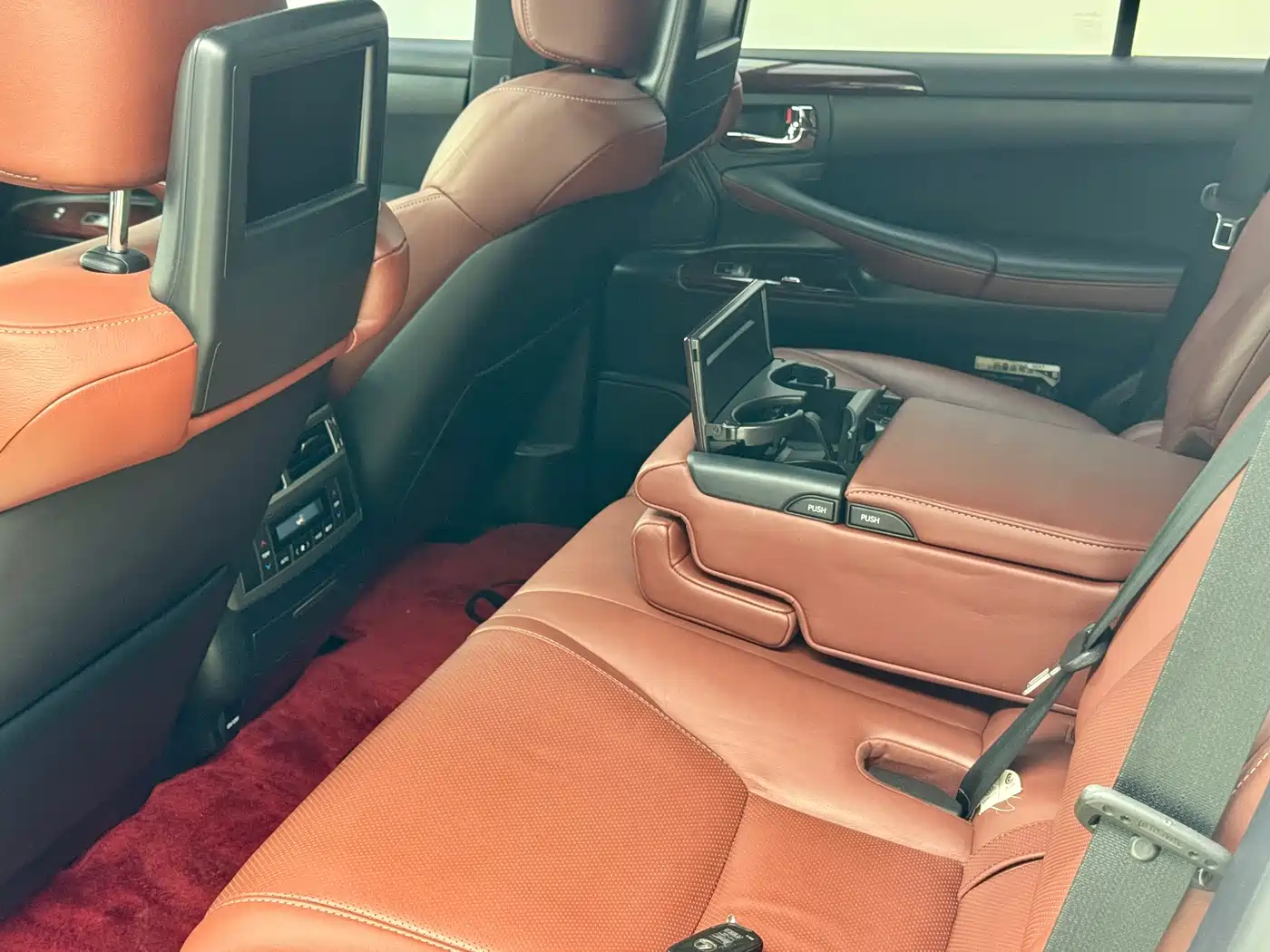 Lexus LX фото 13
