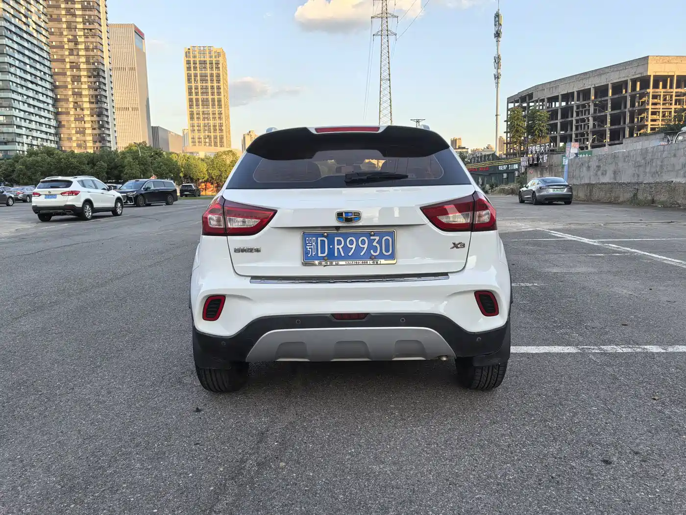 Фото 5 - Geely Vision X3