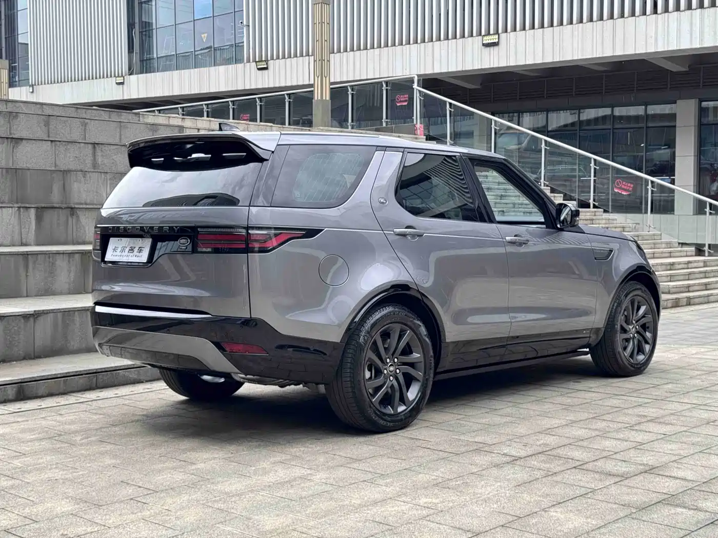 Land Rover Discovery 2021 360PS R-Dynamic S фото 3