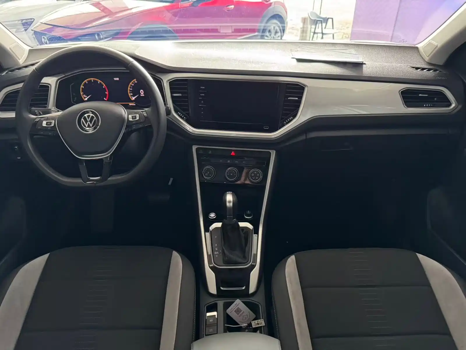 Фото 15 - Volkswagen T-ROC