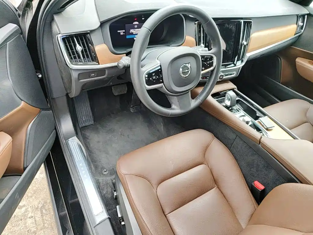Фото 21 - Volvo S90