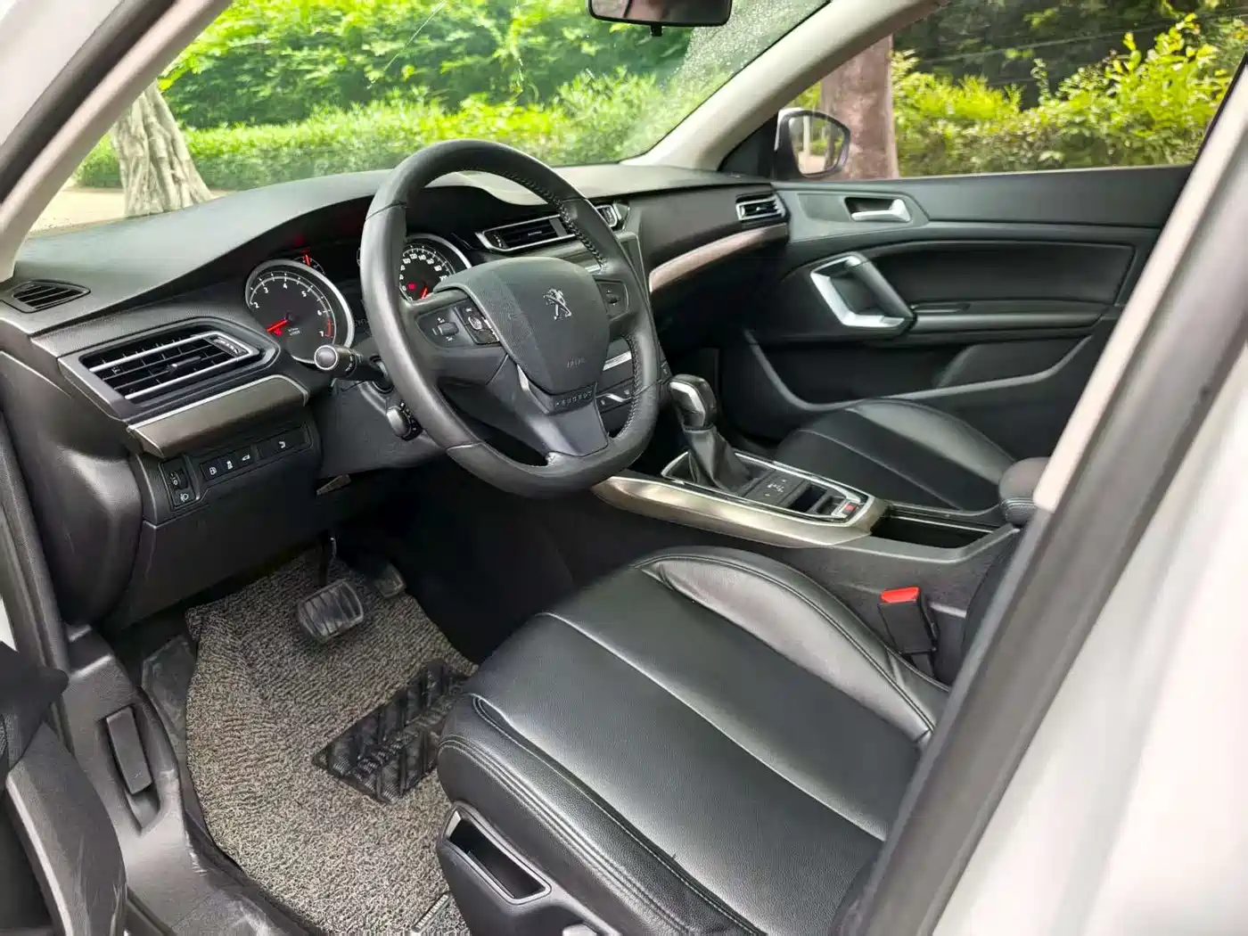 Peugeot 408 2014 1.8L Automatic Luxury Edition фото 6